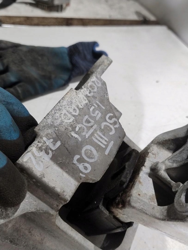 фото №6, Кронштейн подушка двигуна renault scenic iii 1.5 dci 112100020r