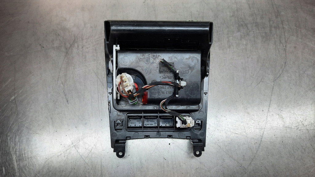 фото №6, Пепельница 1k0857961 vw golf v 07r