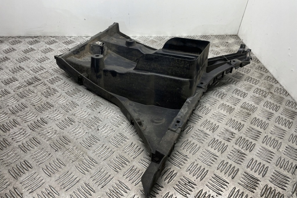 фото №13, Лівий напрямна заднього бампера bmw 6 coupe f13 8050385 3.0l дизель 230kw