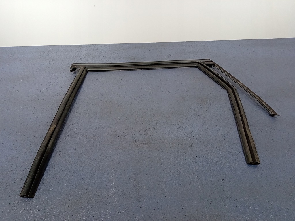 фото №1, V90 ii 16- прокладка рамы дверь задняя левая 31849230