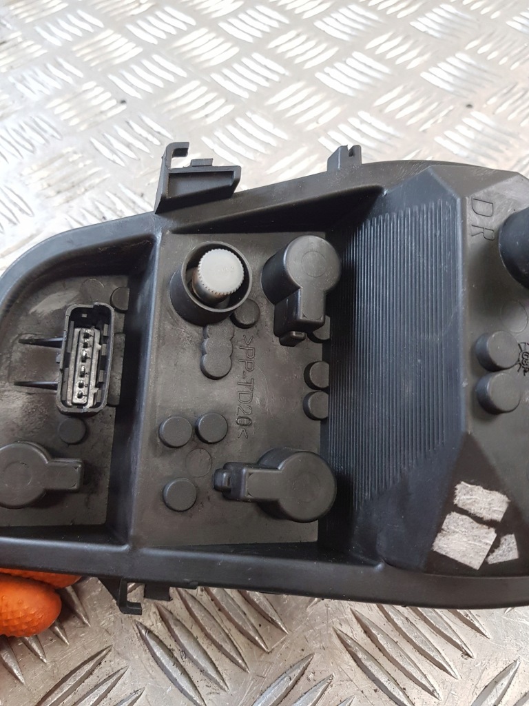 Вкладыш лампы правый задний  renault clio iii hb 08r- европа с Разборки