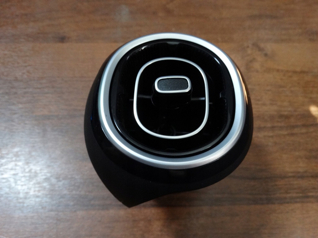 фото №1, Idealna решётка обдув консоли mercedes w206 1