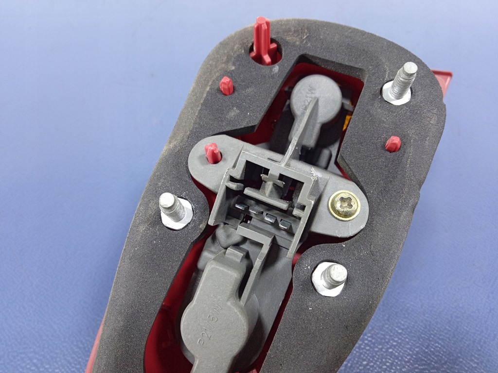 фото №7, Alfa romeo 147 лампа задня права зовнішня 46556347