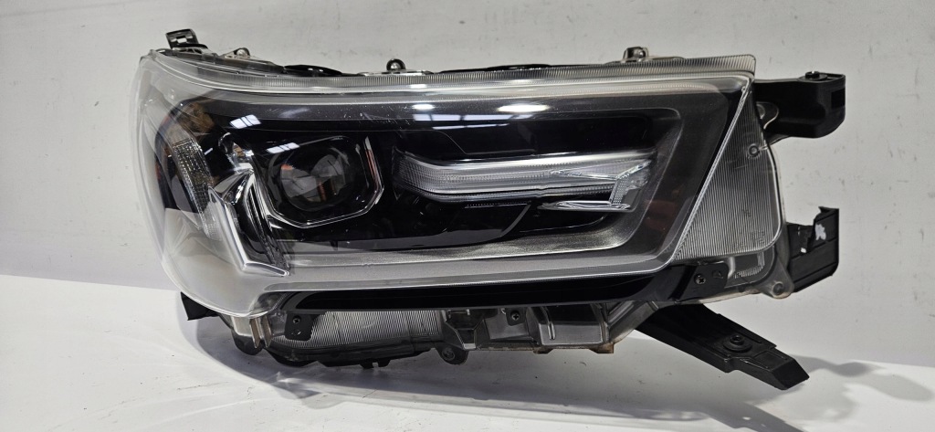 Купить Лампа правый перед full led toyota hilux viii рестайлинг