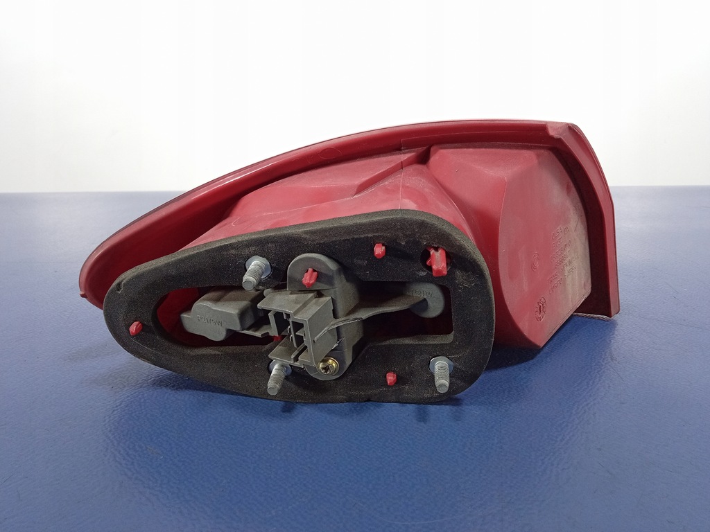 фото №4, Alfa romeo 147 лампа задня права зовнішня 46556347