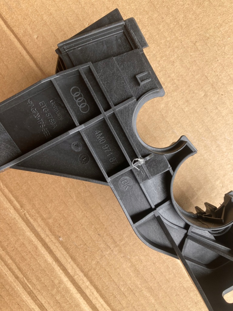 фото №5, Кронштейн кронштейн жабо audi q8 4m0971871bk