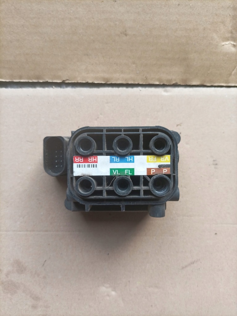 фото №1, Mercedes w205 c-klasa розподільник airmatic рівень