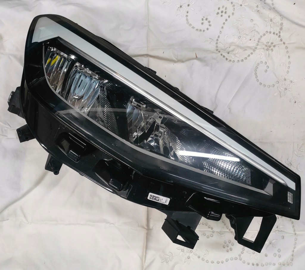 Купить Vw id4 фара led правый  новая 11b941006a