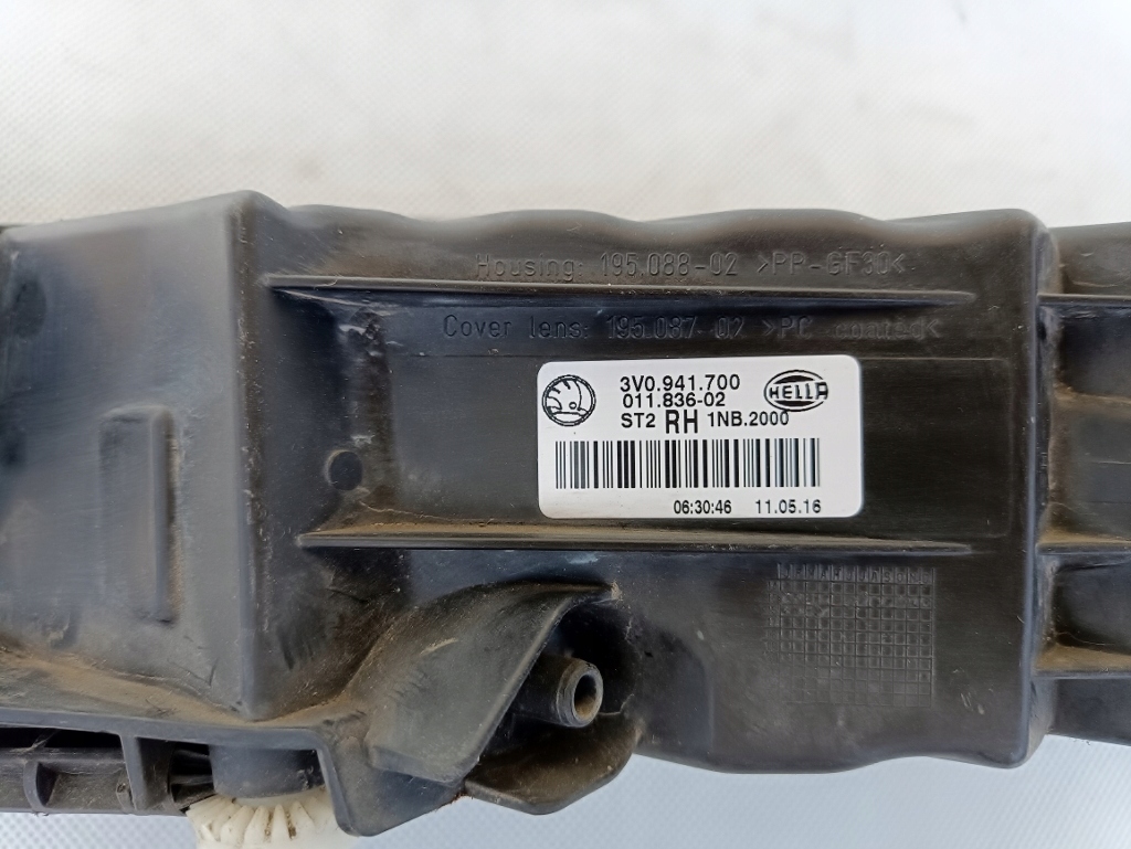 фото №5, Skoda superb 3v0 протитуманна фара правий 3v0941700