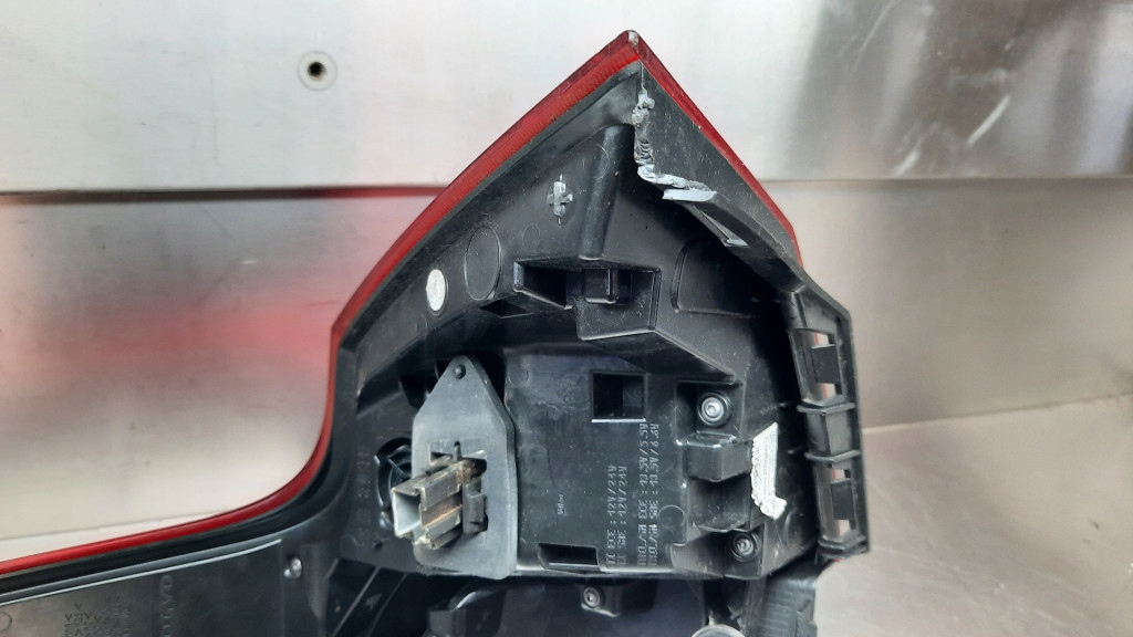 фото №11, Лампа задня задня ліва 32293876 volvo v90 пошкоджені кріплення