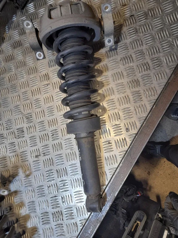 фото №1, Audi q7 4l 2012 ліва сторона амортизатор