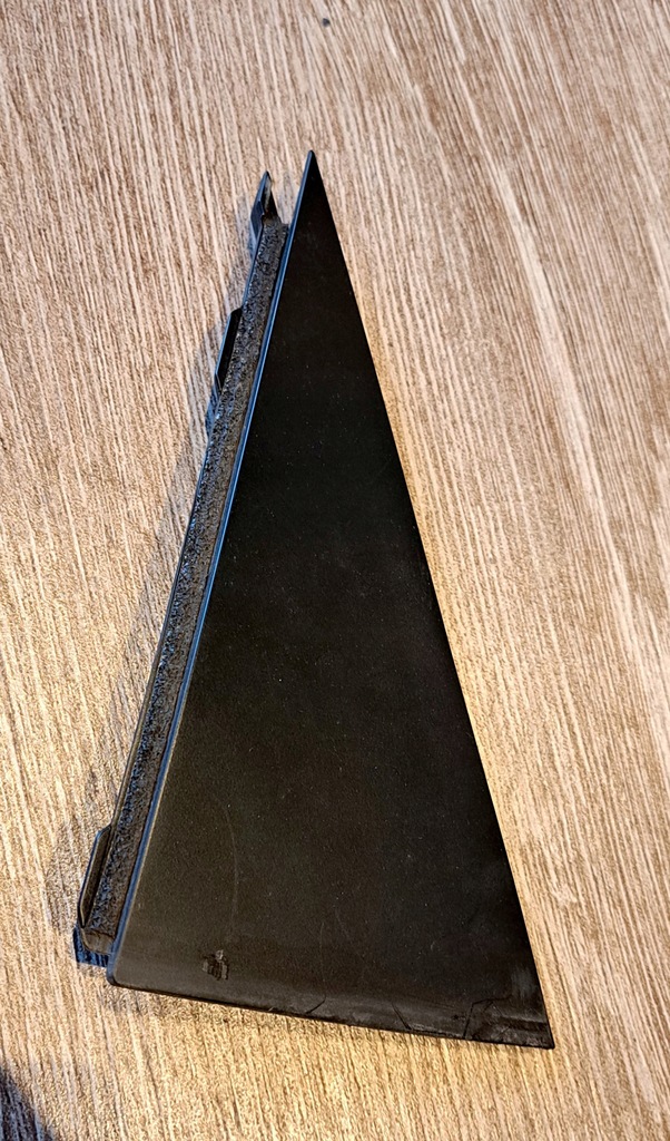 фото №1, Заглушка треугольник дверь правый задняя kia venga hyundai ix20 83840-1p000