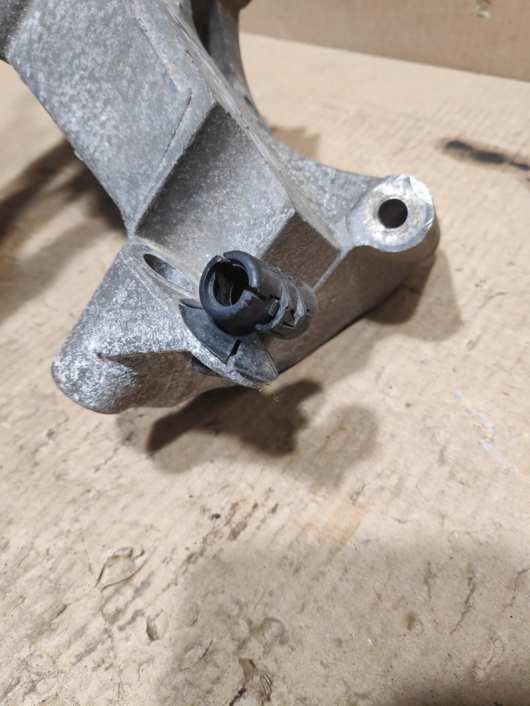 Кронштейн кронштейн генератора кронштейн 1.5dci renault kangoo 1 8200048486 с Разборки