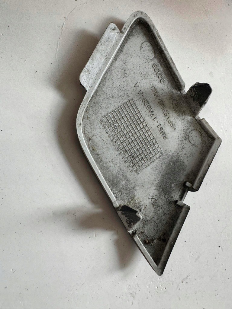 Ford c-max mk2 09-13r. - заглушка фаркоп бампера перед am51-17a989-aa Киев