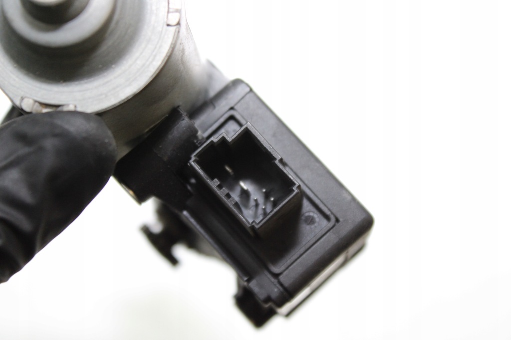 Bmw f87 f01 f10 mercede w204 glk двигатель люк 1717822 Недорого