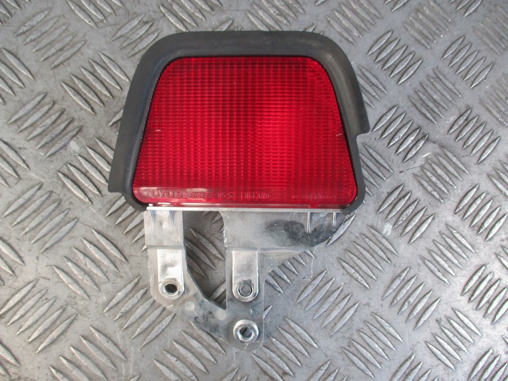 фото №1, Свет противотуманные задняя toyota avensis 03-06r