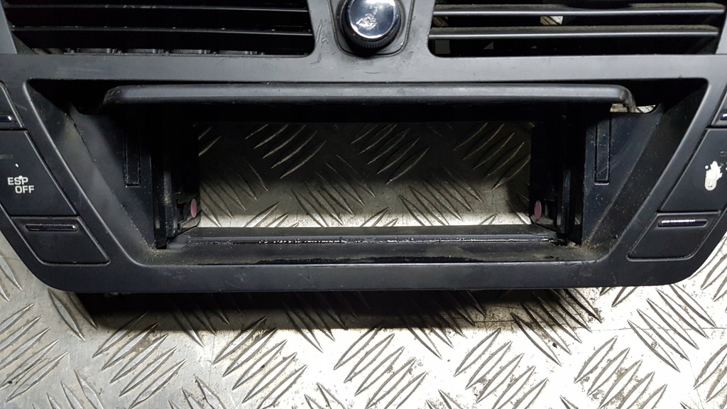 фото №9, Citroen c4 i picasso решётка средняя бардачок 96541120zd