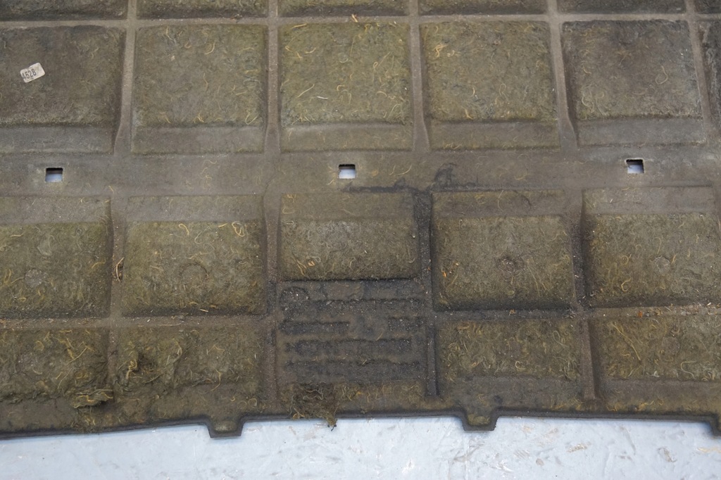 фото №9, Vw touran i шумоизоляция капот + клипсы w673