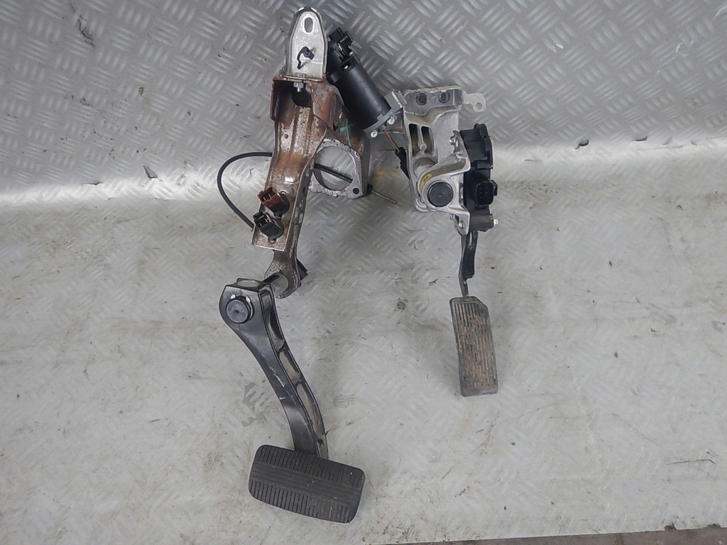 фото №1, Nissan titan 04- педаль педали газа тормоза