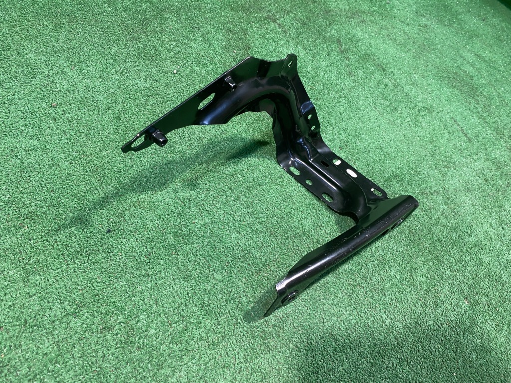 Vw tiguan ii 5na кронштейн кронштейн крыла правый перед 5na821136b Киев