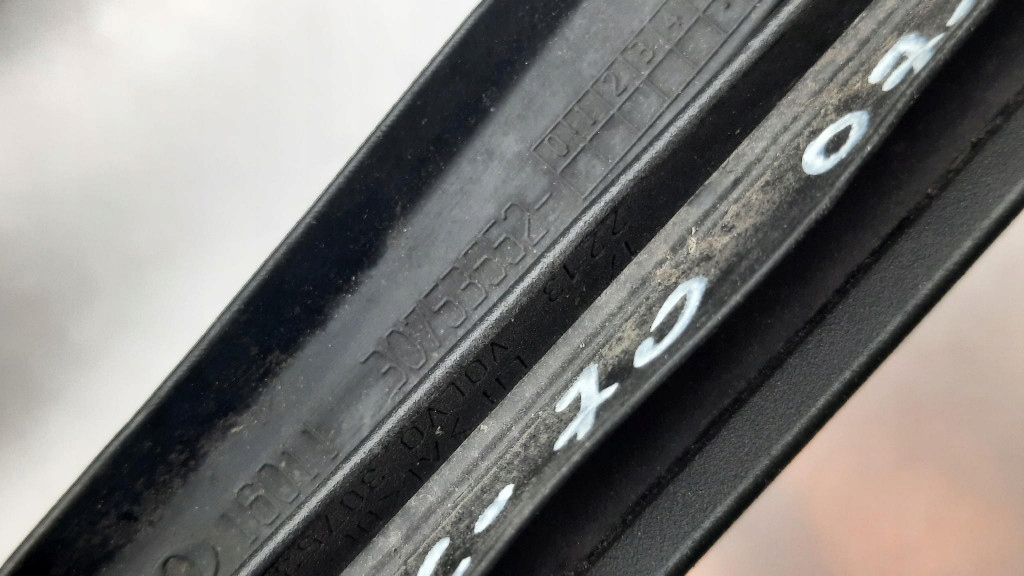 фото №12, Молдинг скло лобове ліва оригінальний номер 30753552 volvo xc70 ii 08-15r