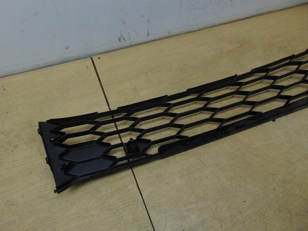 фото №13, Решітка w бампер середня vw golf viii r-line 5h0853677j