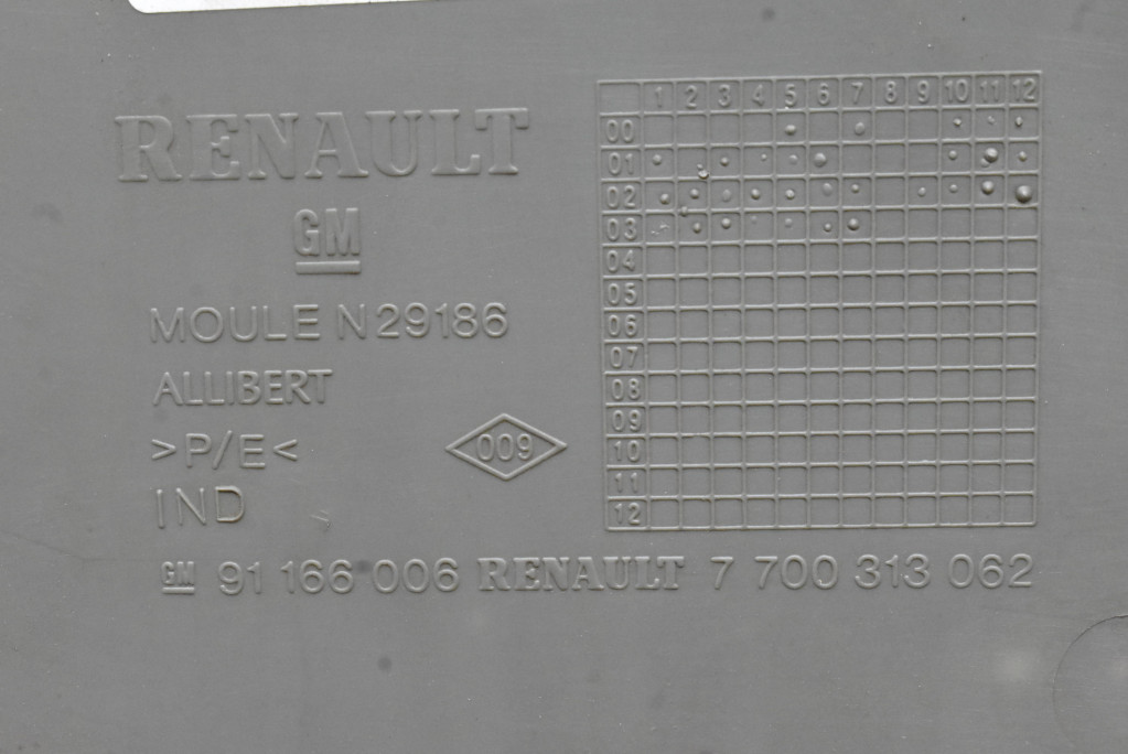 фото №15, Оббивка обшивка лівий задня 7700313062 nissan primastar 1 i 02-06