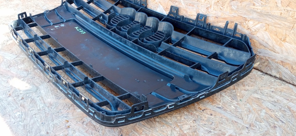 Audi a5 8t рестайлинг  11- решётка  решётка средняя решётка радиатора бампера перед 8t0853651g Доставка