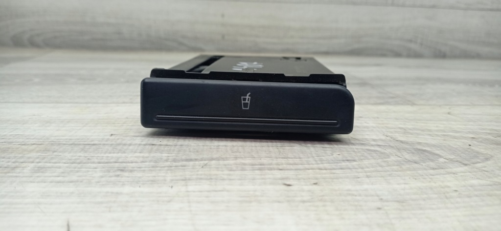 Купити Audi a4 b7 b6 тримач  на чашка підсклянник