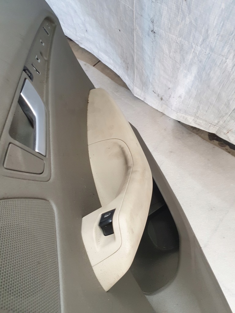 фото №4, Audi q5 обивка обшивка правый задняя