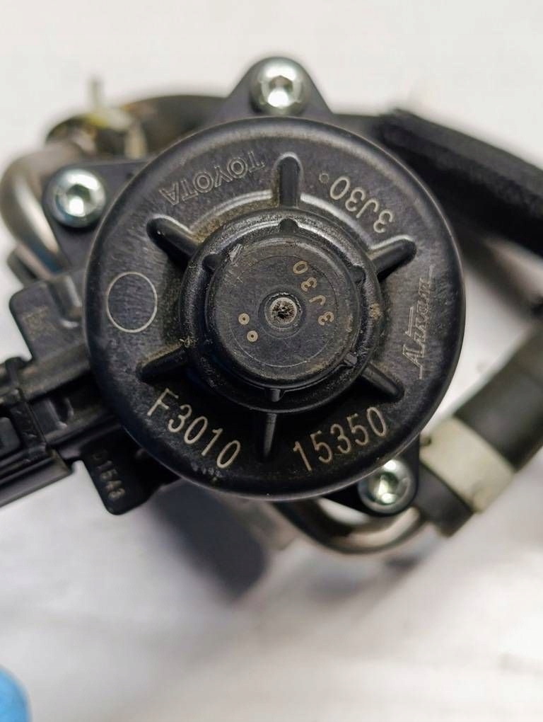 Toyota yaris iv 20-26 1.5 гибрид клапан egr провода 15350-f3010 16282-f306 Киев