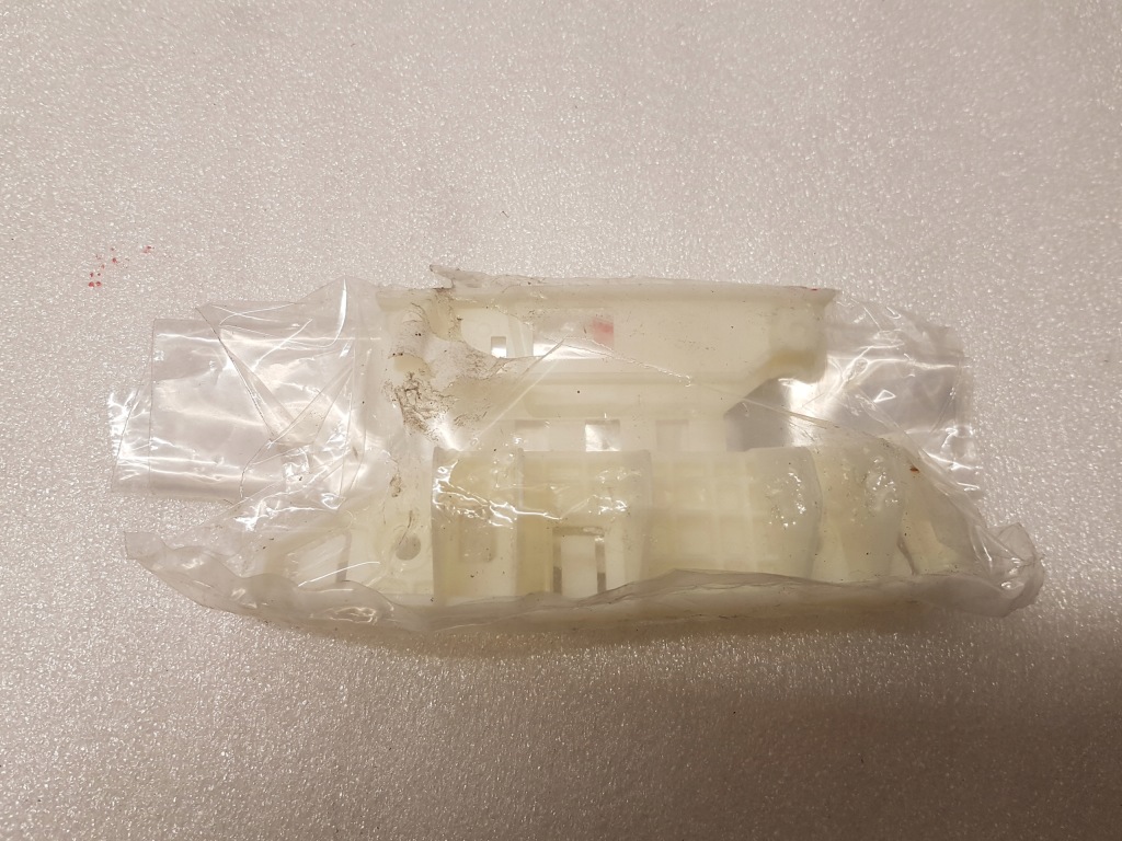 Купить Направляющая бампера правый перед bmw g70 9883446