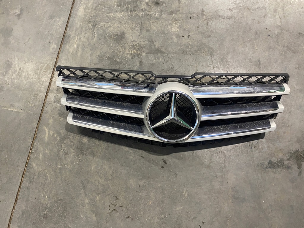 фото №1, Mercedes w204 решётка радиатора решётка радиатора a2078880260