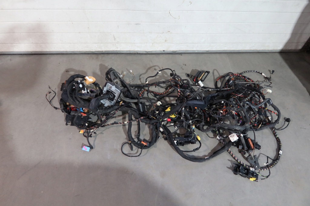 фото №1, Электропроводка салона коробка предохранителей audi a1 8x 3 дверь 1.6 tdi