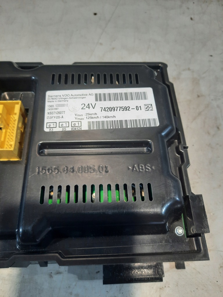 Счетчик приборы renault premium 450 07r оригинальный номер 7420977592-01 Киев