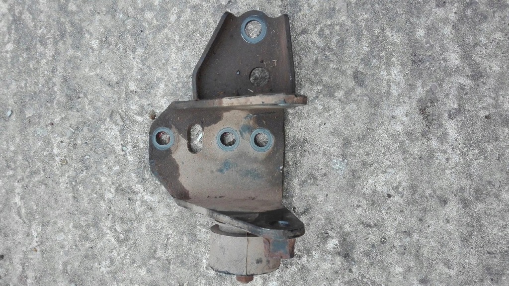 фото №1, Кронштейн лапы toyota avensis t25 d4d