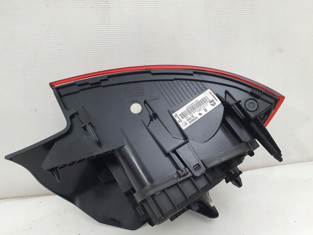 Купити Citroen c4 cactus рестайлінг  15-20 лампа права правий задня задній 9823950280