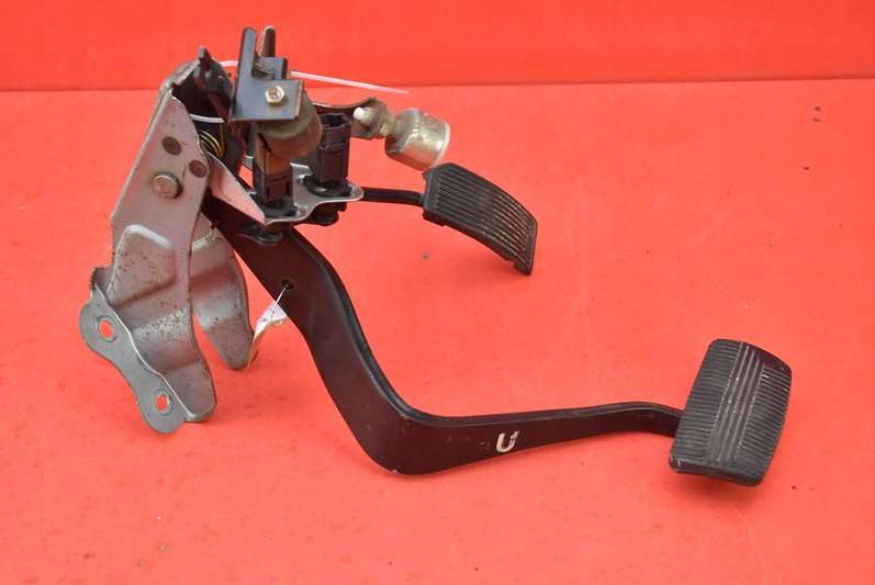 фото №5, Педаль педали комплект автоматическая коробка передач nissan maxima a33 3.0 v6 200 km 00-05