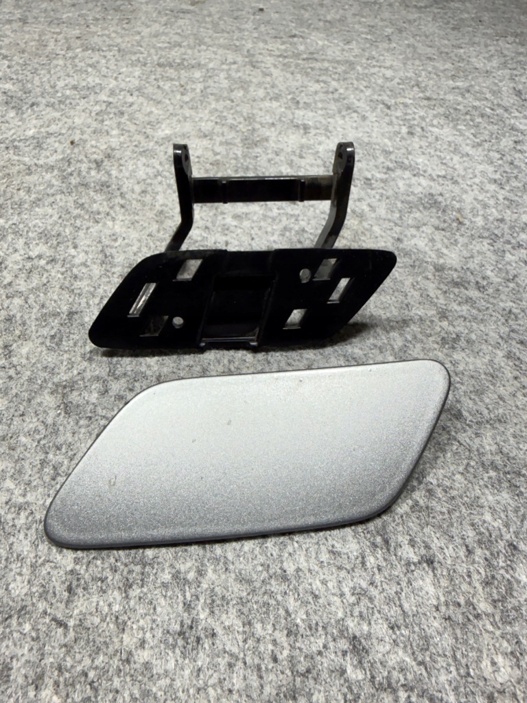 фото №1, Заглушка распылителя лампы левый перед mercedes w166 ml a1668600108