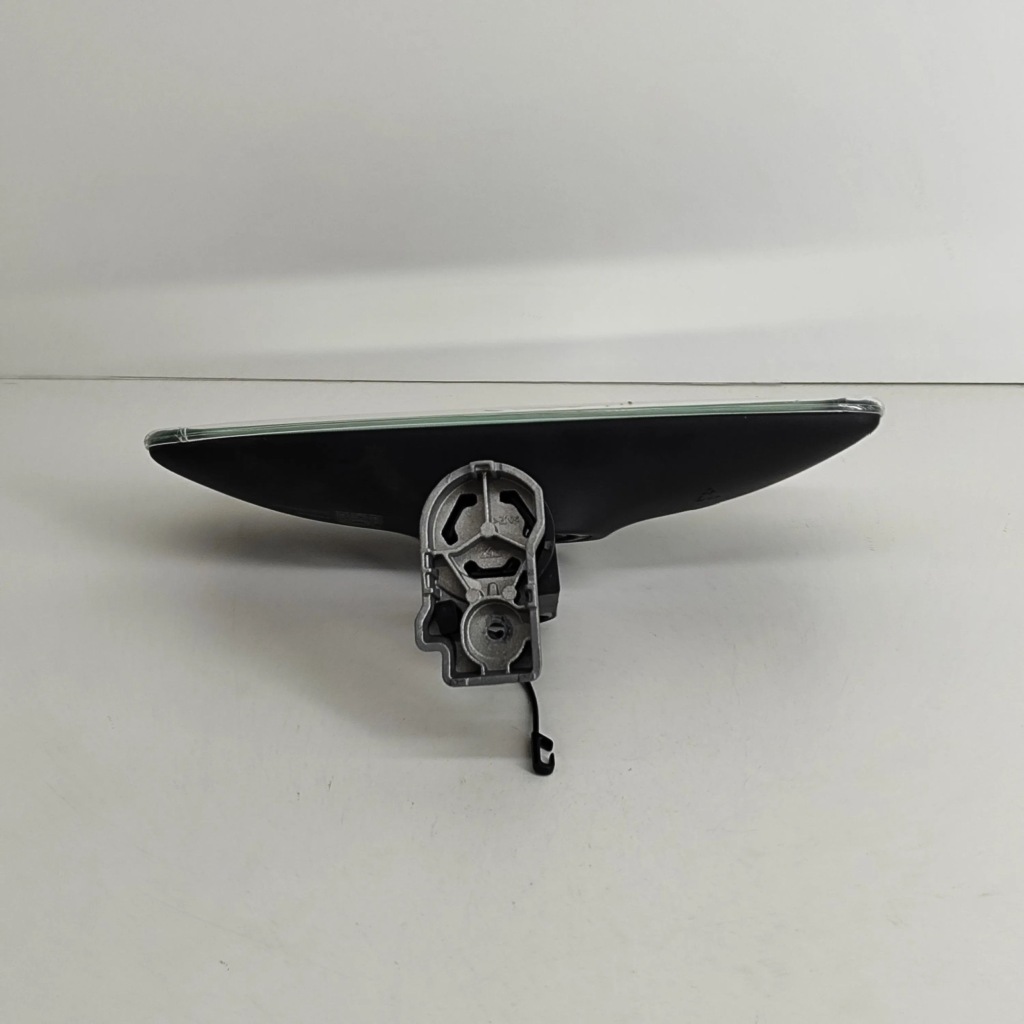 Tesla model y 2022 дзеркало заднього виду в Україні