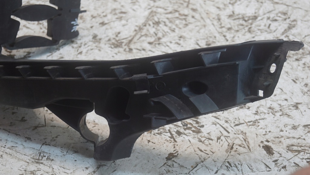 фото №12, Направляющая лампы левый audi a4 b8 8k0805607a