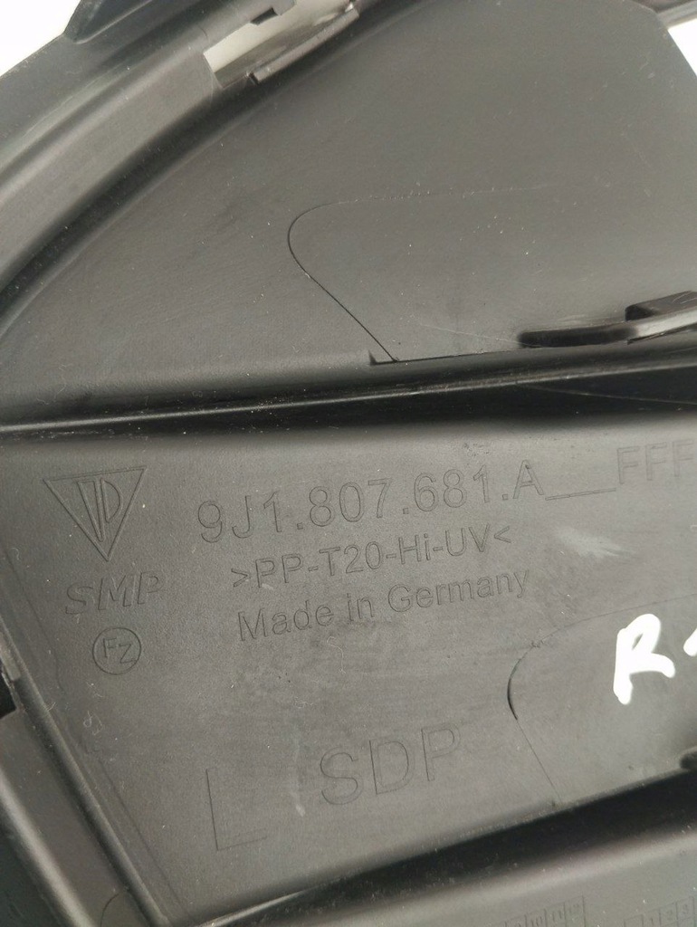 фото №6, Porsche taycan 9j1 2022 решётка нижняя бампера передний 9j1807681a