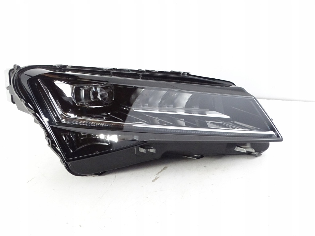 Купить Фара перед правый  skoda superb 3 рестайлинг  full led 3v1941016d