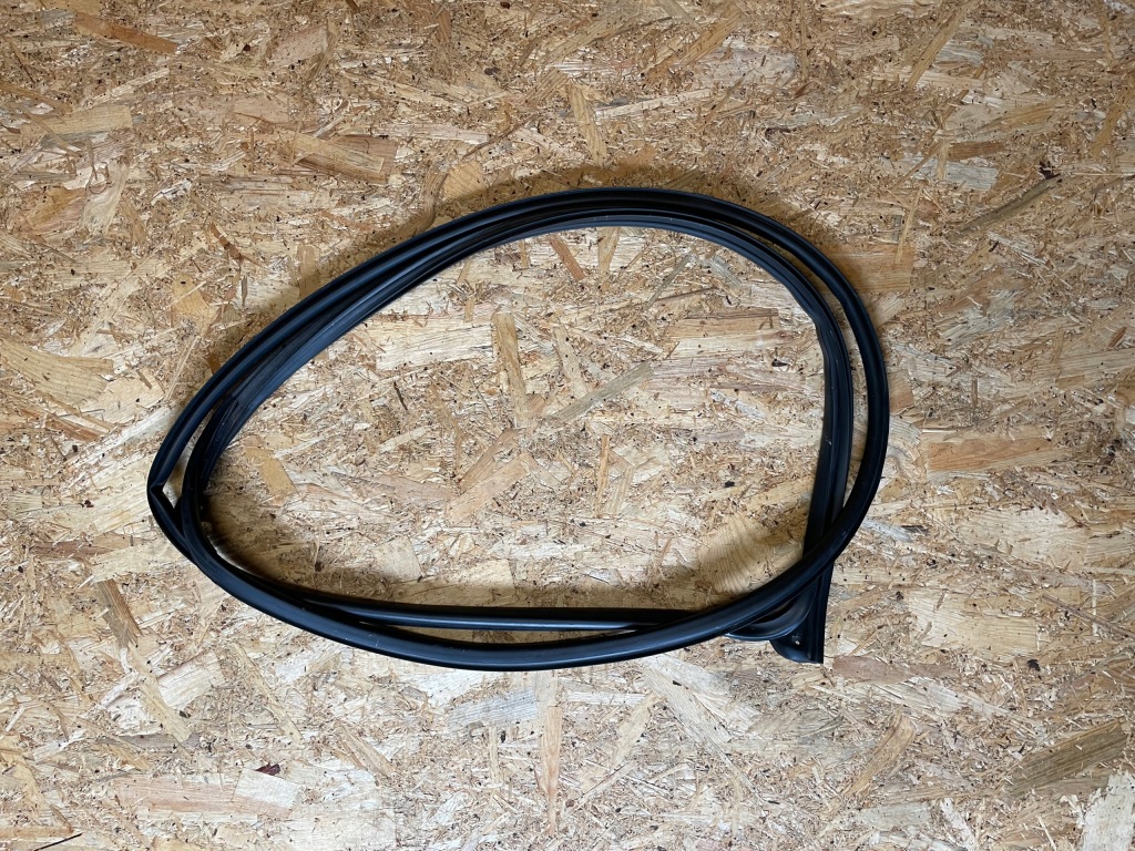 фото №1, Прокладка дверь правый перед hyundai santa fe ii 2