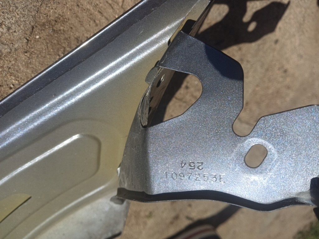 Tesla model 3 17- крыло  левое  перед 1097253e Доставка