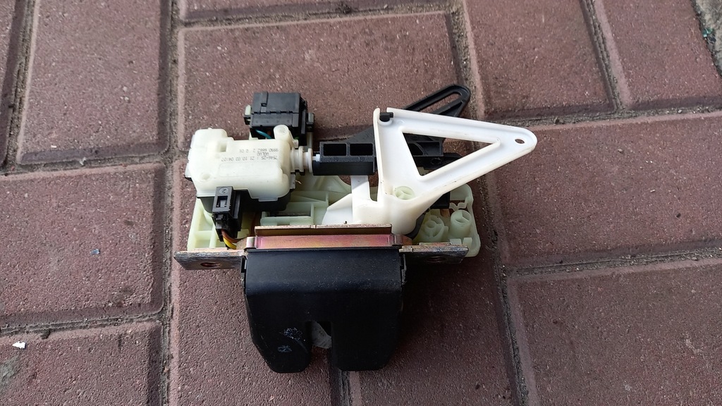 фото №1, Замок кришки volvo xc70 00-04r