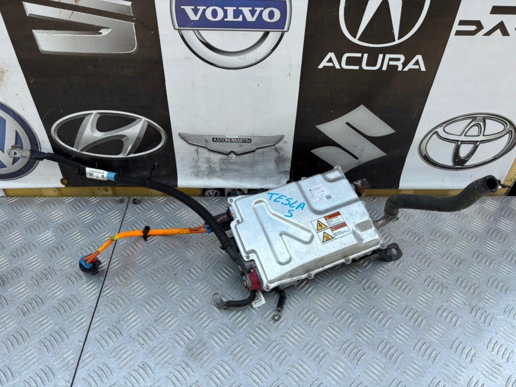 Купити Tesla model s рестайлінг  конвертер напруги перетворювач 1028665