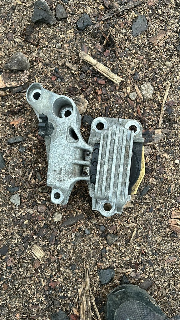 фото №1, Кронштейн двигуна megane iii 1.4tce