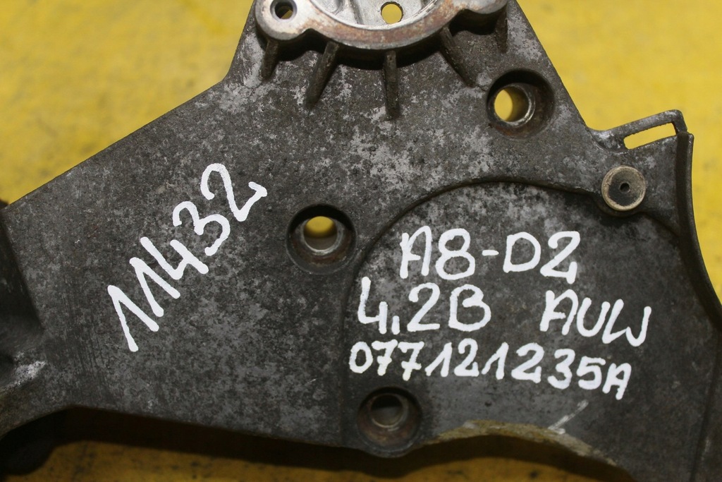 фото №7, Кронштейн основание компрессор 077121235a a8 d2 4.2b auw