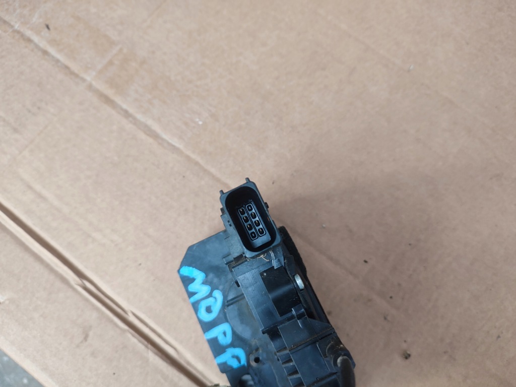 Замок двері правий перед передній opel 13258279 Недорого